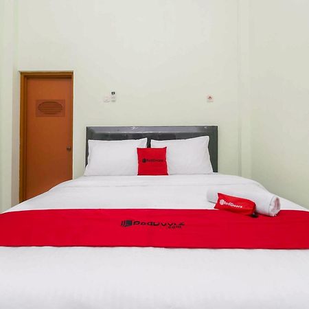 Отель Reddoorz Syariah Near Rsud Dr Hm Rabain Muara Enim Экстерьер фото