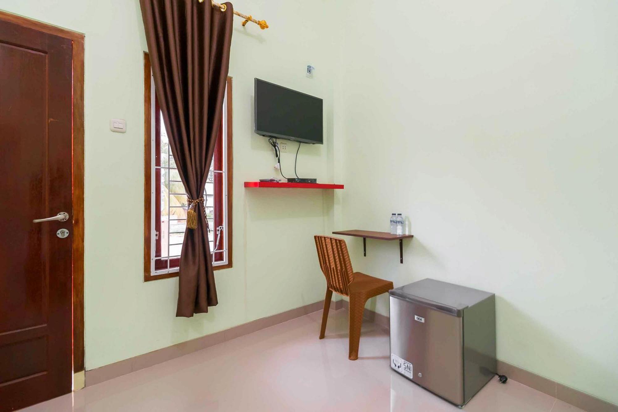 Отель Reddoorz Syariah Near Rsud Dr Hm Rabain Muara Enim Экстерьер фото