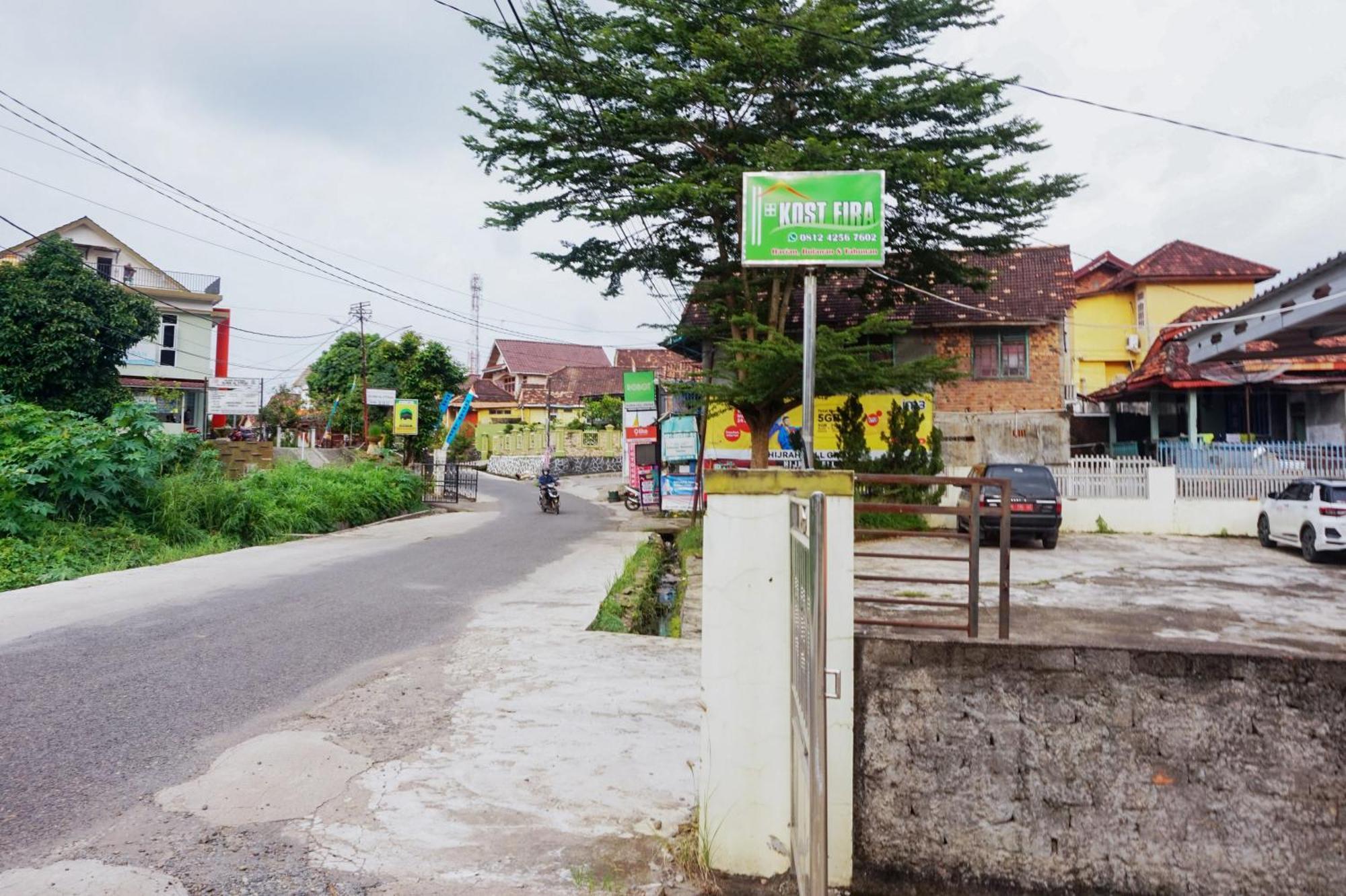 Отель Reddoorz Syariah Near Rsud Dr Hm Rabain Muara Enim Экстерьер фото